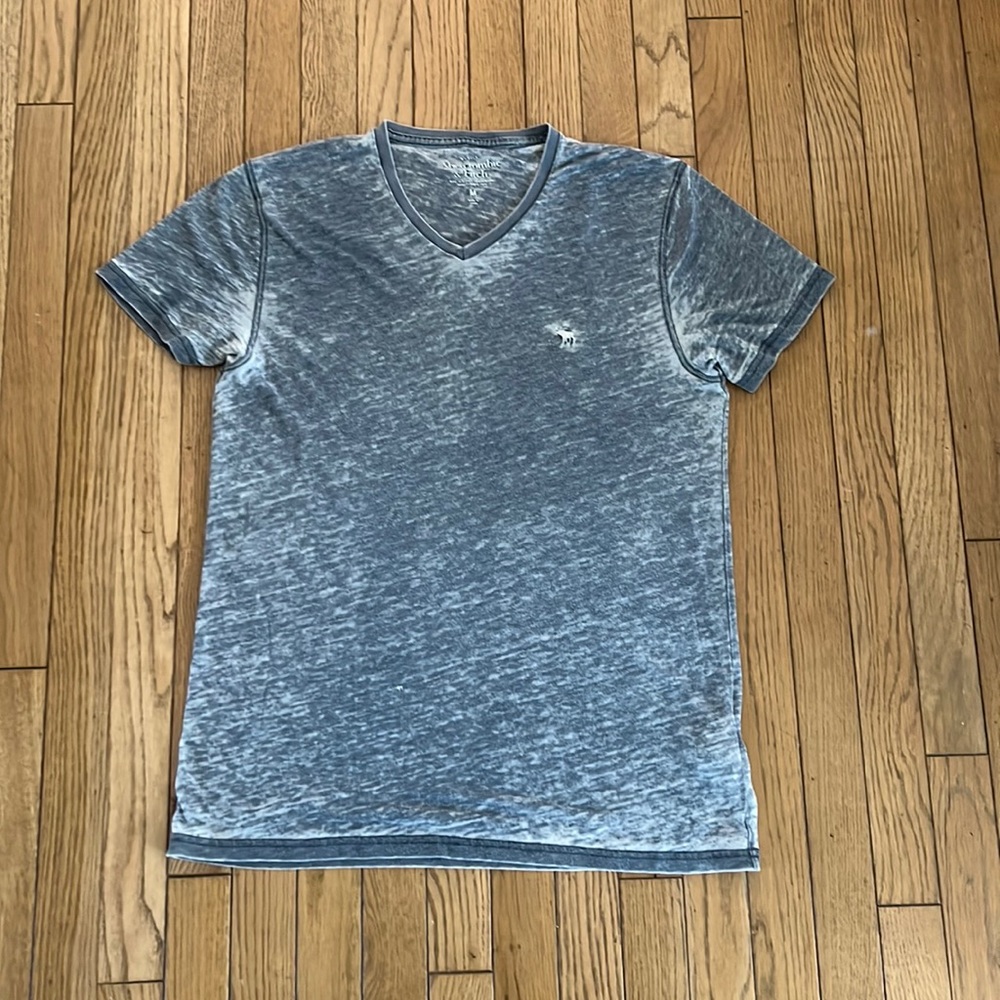 Abercrombie & Fitch v-neck tshirt